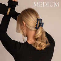 Léonie Items Hårklämma Medium Midnattsblå